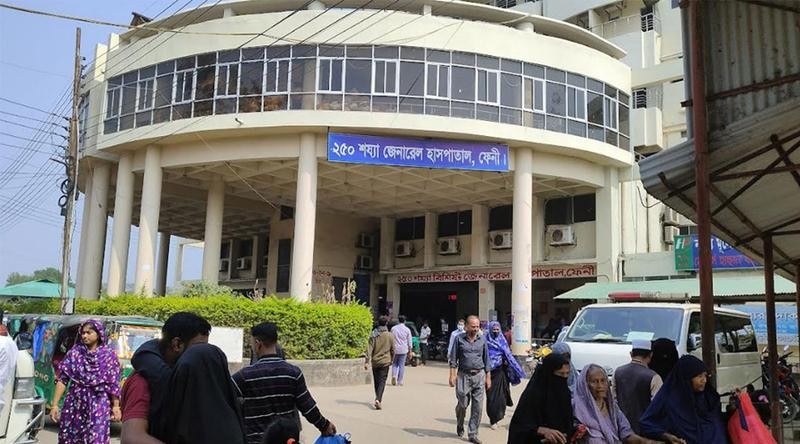 ফেনীতে ডাবের গাড়ির সুইচে হাত, বাবার চোখের সামনেই প্রাণ গেল চতুর্থ শ্রেণির ছাত্রের