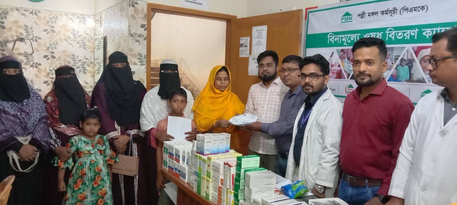 ফেনীতে চিকিৎসা ও ওষুধ পেয়ে ৬ শতাধিক অবহেলিত মানুষের মুখে হাসি