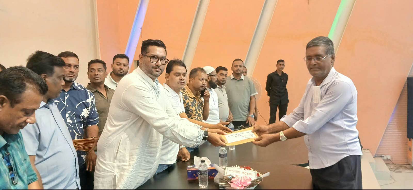 সোনাগাজী ও দাগনভূঞার ৪২ পূজা মণ্ডপে পরিবেশ মন্ত্রীর অনুদান হস্তান্তর