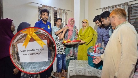 ফেনীতে শিক্ষিকা পেলো তারেক রহমানের উপহার 