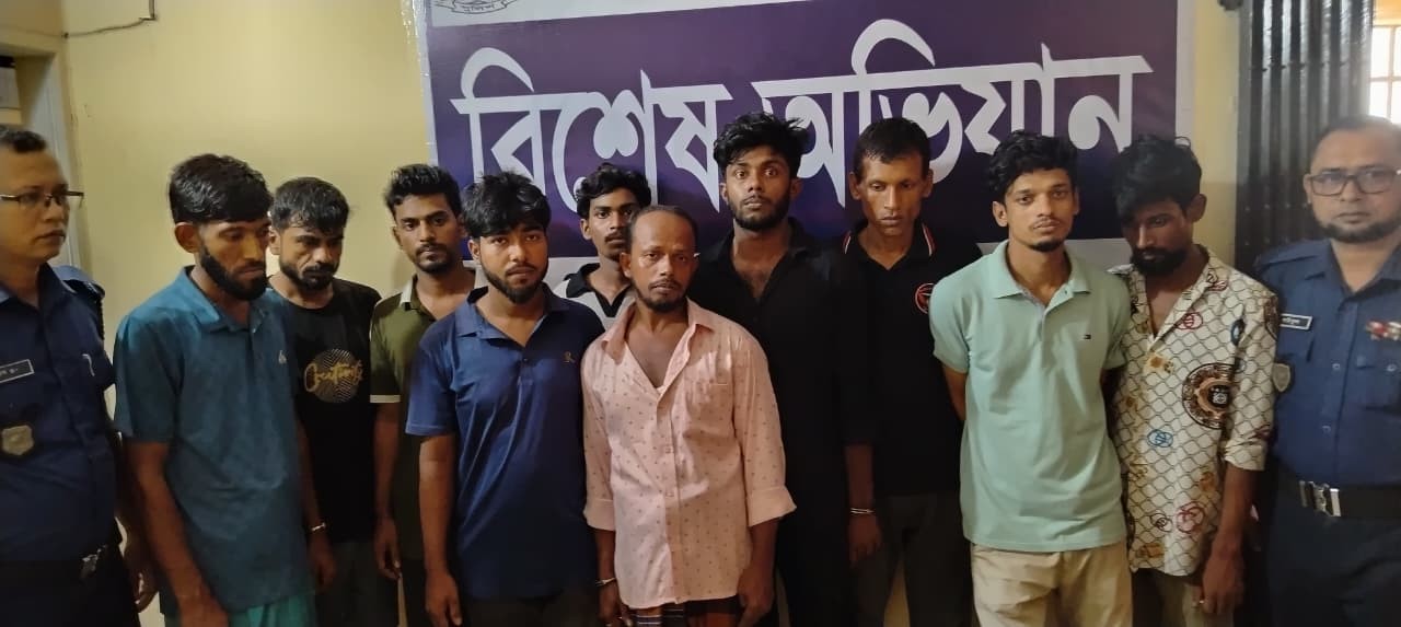 মীরসরাই জোরারগঞ্জে পুলিশের বিশেষ অভিযান: মাদক ও পরোয়ানাসহ গ্রেপ্তার ৯