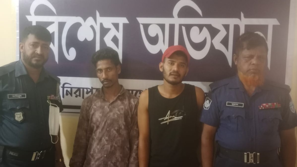 জোরারগঞ্জে আড়াই লাখ টাকার মুরগির বিষ্ঠাসহ গ্রেফতার ২